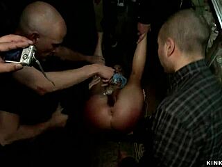 شوف الشقراء الجامدة تتناك غانغبانغ في محل عام بأجواء كينك!