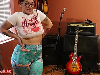 Mexican girl negotiates to get what she wants