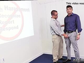 Nuoret emo-teinit 18+ poikapuolet harrastaa gay-seksiä tunnilla