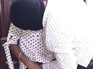 Vysokoškolská kráska ma volala na tvrdé šukanie do pusy a pičky