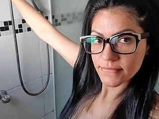 i came with my finger got all wet then took a bath to relax my pussy swelled up with cum it was so delish dmais.