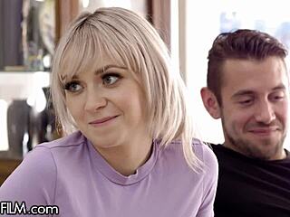 Loira gostosa implora pro namorado ver o valentão meter forte nela 😈