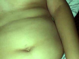 라틴 여자 젖은 보지 애마추어 플레이로 꼬시기