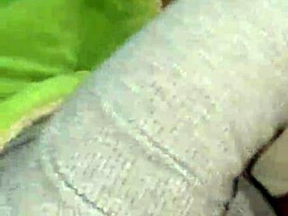 joven latina gives oral pleasure