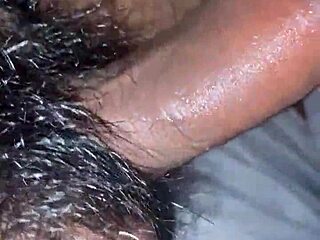 joven latina gives oral pleasure