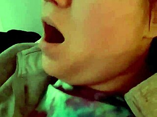 Also, sein winziger Schwanz hat mich bei dieser wilden Story laut zum Lachen gebracht