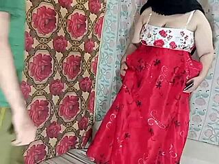 Chubby Indian Bhabhi in Homemade Anal Fuck with Hindi Audio