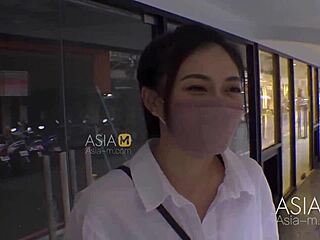 Ever tried picking up Song Nan Yi on the street?