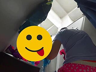 Hidden Camera In The Fitting Room! Curvy Milf Under Surveillance