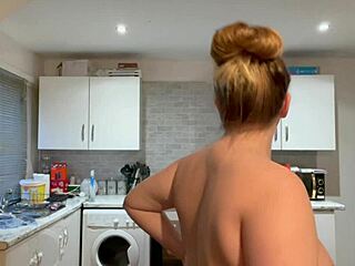 amateur teen 18+ naked, cleaning her shaved pussy 😏