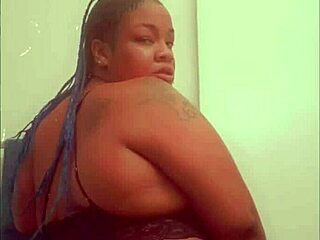 Shaking and twerking my bbw ass, kik bossybeebad for content