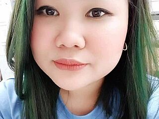 Шлюховатая пинейская жена мастурбирует для тайного любовника!