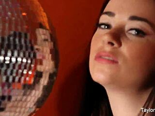 Oh, Taylor Vixen In Wild Lesbian Fucking!