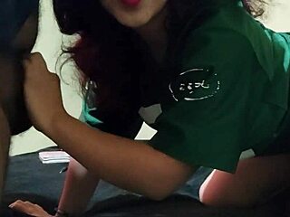 Me llena rico la conchita de leche mi vecino