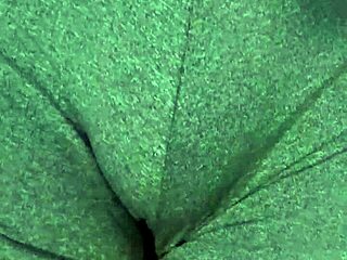 Filmed sister in tight shorts, squeezing big cameltoe on bed!