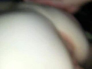 Amatérska MILF ohnutá v domácom doggystyli