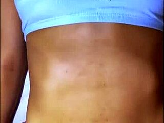 La Estudiante De Intercambio Se Quedó En El Apartamento De Su Tutor Masculino Y Aunque Su Relación Era Estrictamente Profesional Ella No Podía Evitar Sentirse Atraída Por Él