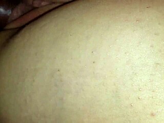 Sexy Hijab Babe Trades Blowjob for Discount in Wild Exchange