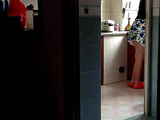 Wow, Chinese MILF heating up the KITCHEN!