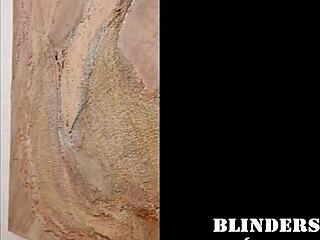 comendo com plug anal na buceta