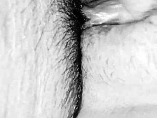 ella se da unos sentones ricos con polla grande