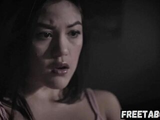 Azijska pastorka Kendra Spade hoče anal z pastorkom, cel film na freetaboo net 😈