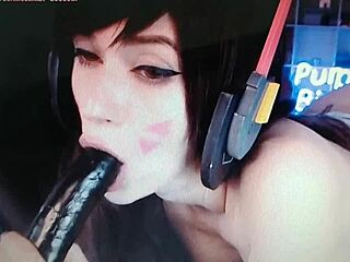 Young Babe Lures With Ass On Webcam