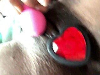 Watch me make myself squirt