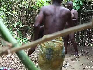 Elkaptam a haveromat baszni a BBW feleségemet kint!