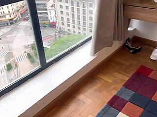 aluna novinha de plug anal fode sem camisinha