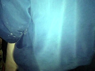 Le corro la tanga de lado y me la coji en el sillon de la cocina