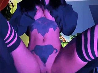 Samisamsx explores her new dildo, riding it with her big ass.