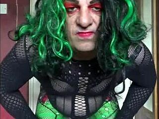 sissy gets cumshot in hand and swallows it