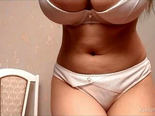 Teen Model Shows Big Boobs Live