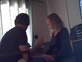 Rejtett kamera elkapta, ahogy a pasim keményen dugja a mostohaanyámat