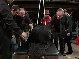 Sclavă tate mari fistată anal dur în public afară