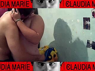 Pornstar Gets Pussy Licked While Playing Mobile