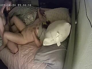 אישה בוגדת טיפשה נתפסת במצלמה נסתרת בחתונה