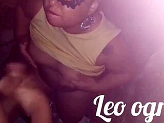 gordinha gostosa tomando leitinho antes de