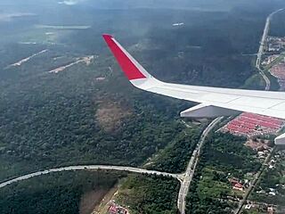 Рискована публична свирка в самолет - хванаха ни на местопрестъплението