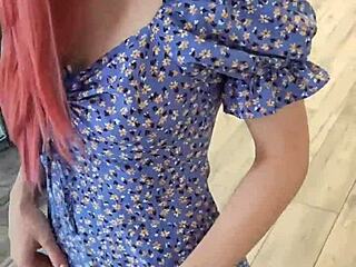 Sorellastra testa se fa venire erezione per provare sex appeal