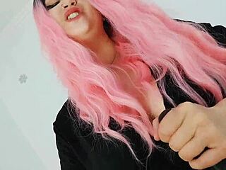 Ја сам Фетишауре, спремна да ти развалим гузу са мојим страп-оном