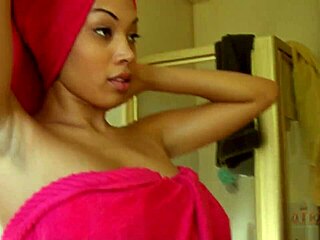 Serena Ali masturbates showing big tits 😘