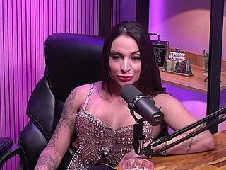 asian girls in california enjoying each other 😊