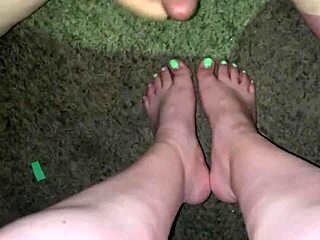 I Give My Latina Girlfriend A Footjob And Cum On Her Pretty Feet