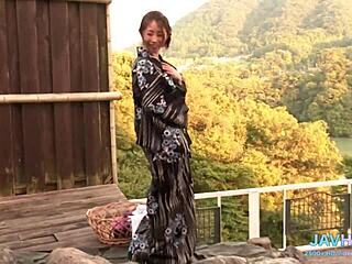 Japanese amateurs shine in steamy compilation Vol 33 of raw action