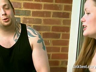 Reunião inesperada em grupo com amigos e namorada selvagem entre jovens adultos