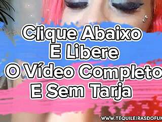 Live sexy webcam with Débora Fantine showing panties