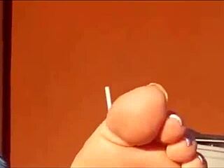 I suck toes with goddesses 😍