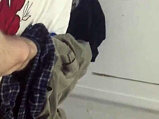 sucking white cock, chupando verga a mi amigo, feels so good